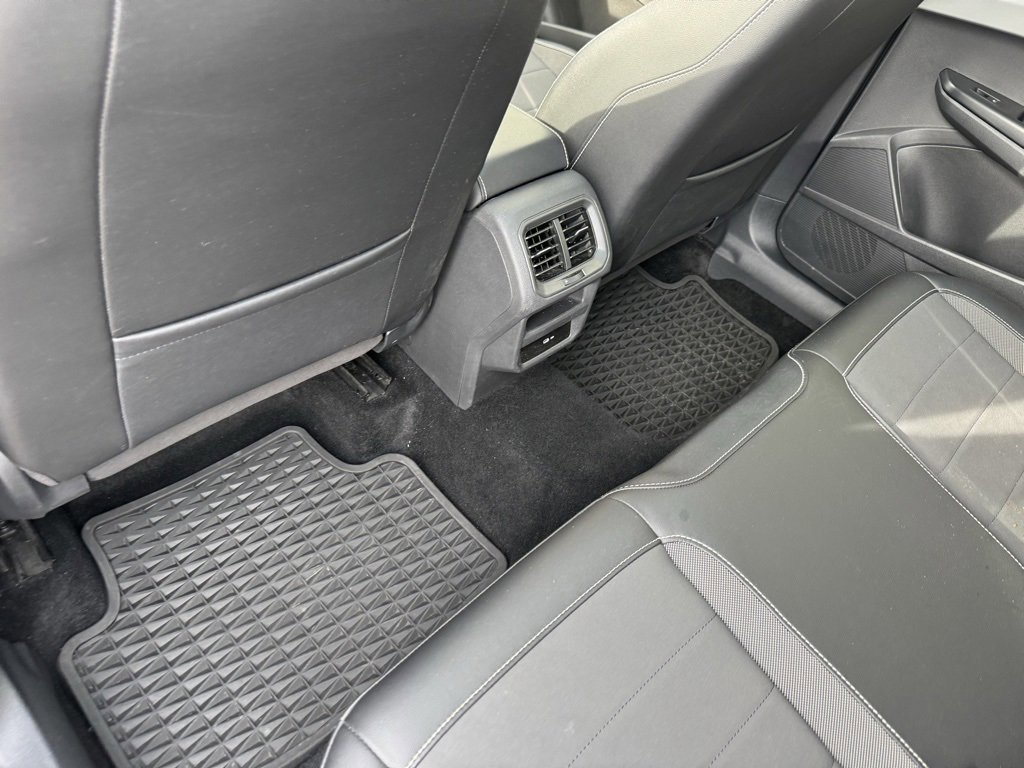 Used 2022 Volkswagen Taos SE w/ Panoramic Sunroof Package image 8