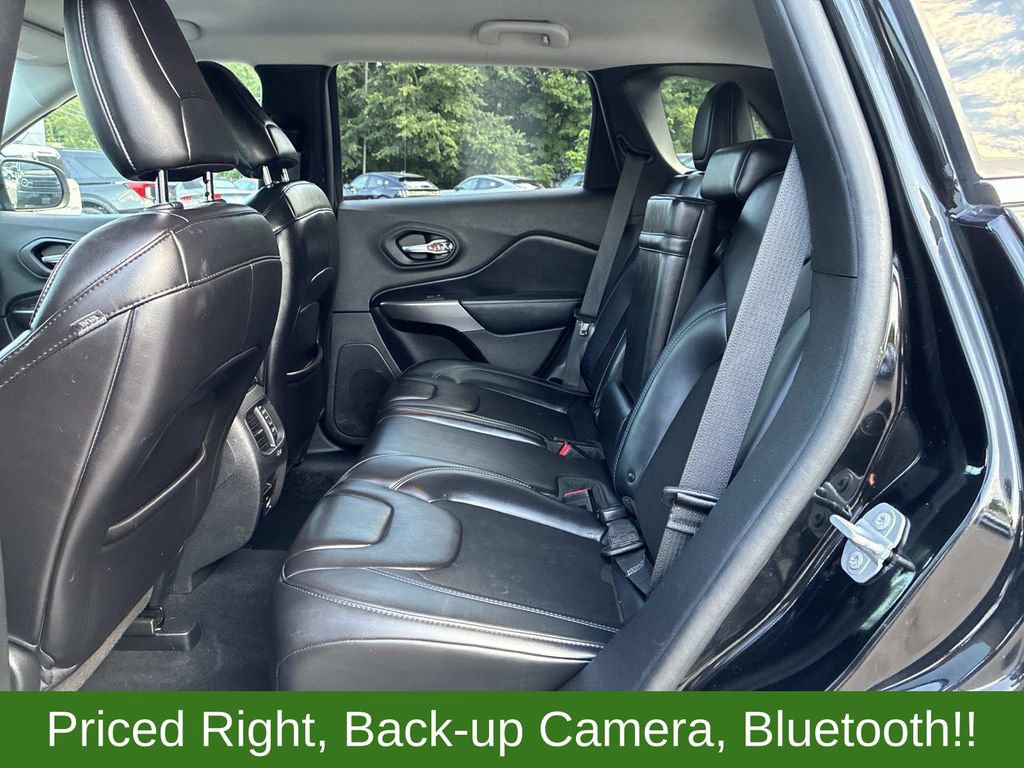 Used 2019 Jeep Cherokee Latitude Plus w/ Comfort/Convenience Group AWD/4WD image 16