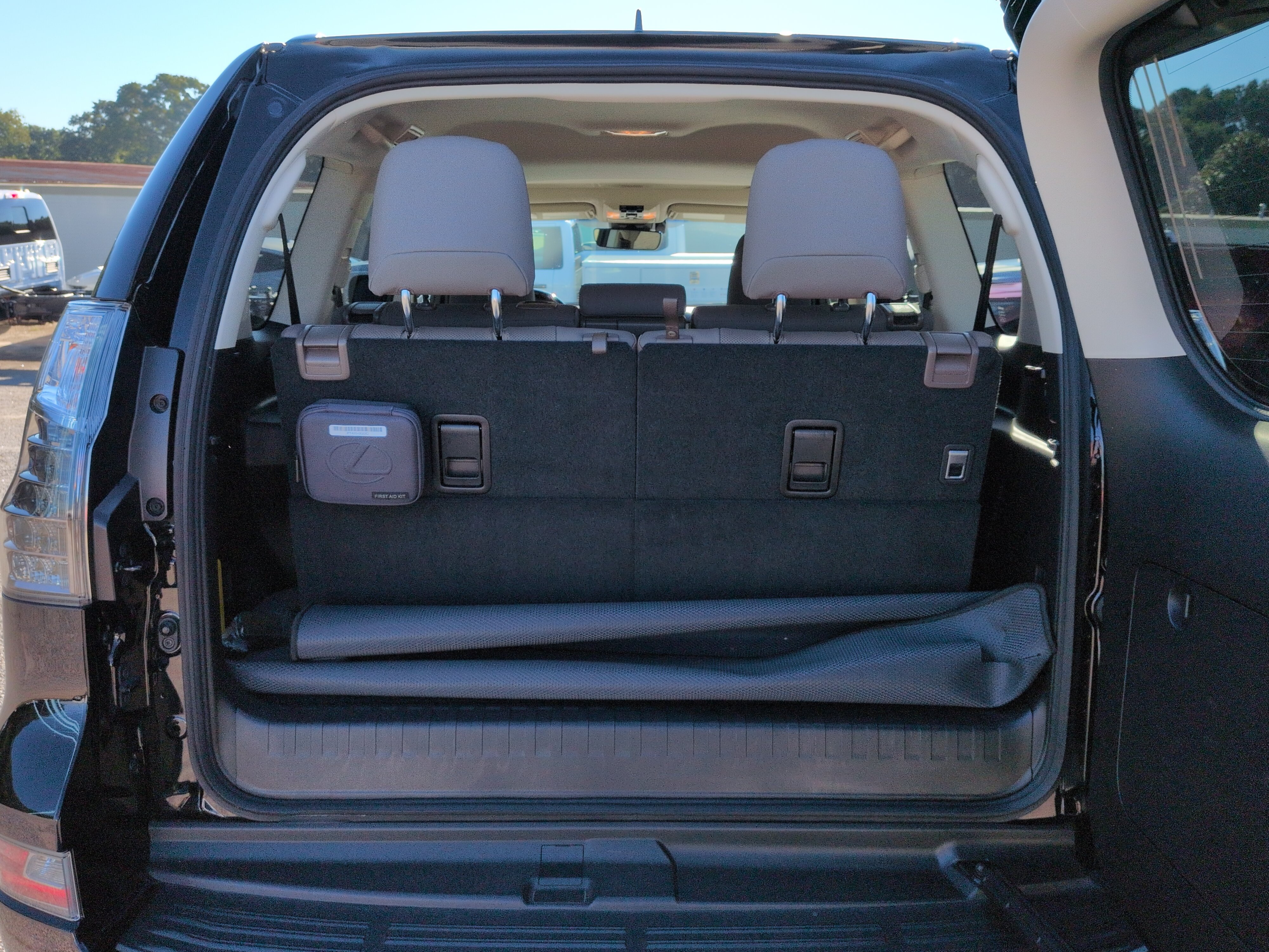 Used 2022 Lexus GX 460 Premium w/ Premium Package AWD/4WD image 11