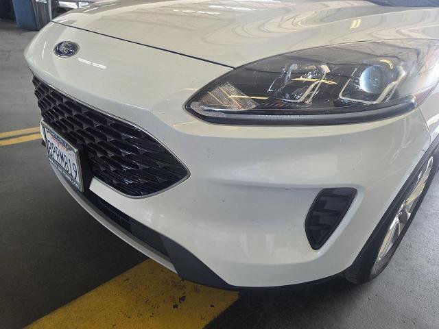 Certified 2020 Ford Escape SE image 2