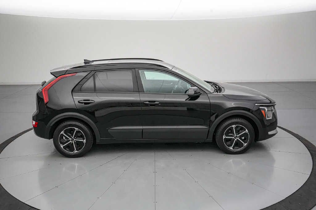 Used 2025 Kia Niro LX FWD image 3