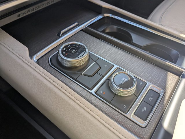 Certified 2024 Ford Expedition Limited image 30