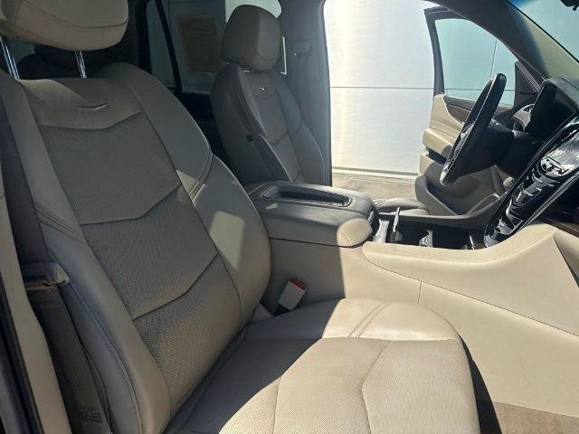 Used 2020 Cadillac Escalade Luxury AWD/4WD image 37