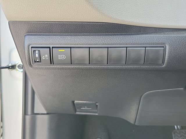 Used 2025 Toyota Corolla LE FWD image 21