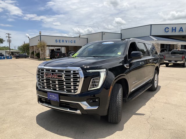Used 2025 GMC Yukon XL Denali AWD/4WD image 2