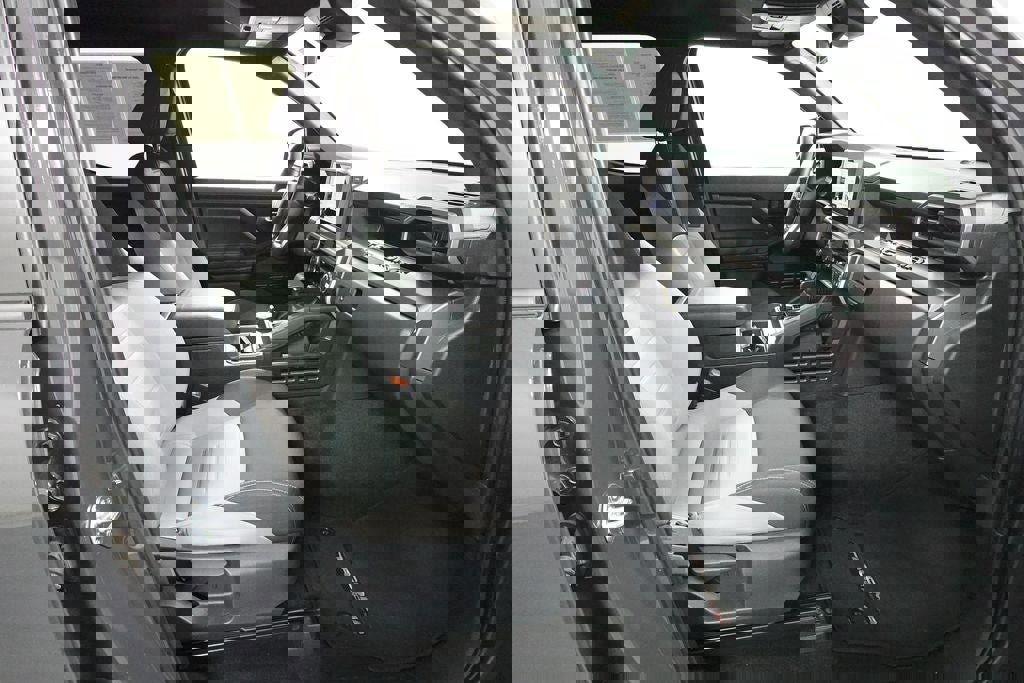 Used 2025 Toyota Tacoma TRD Off-Road AWD/4WD image 29