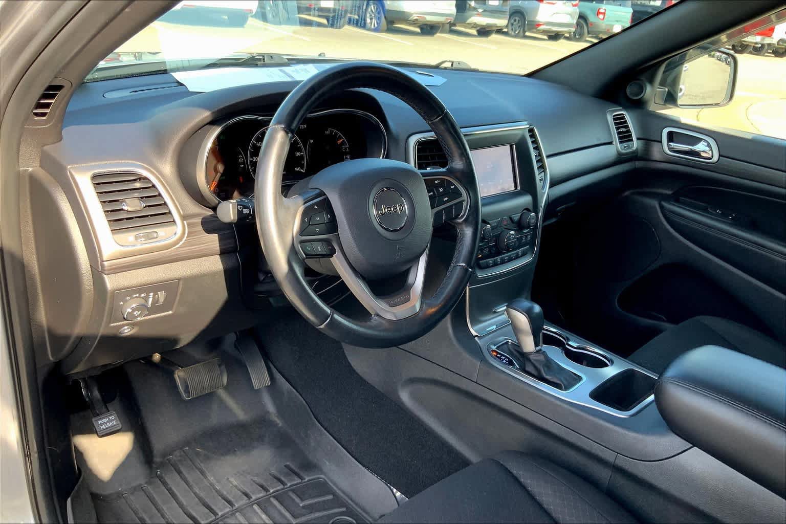 Used 2021 Jeep Grand Cherokee Laredo RWD image 17