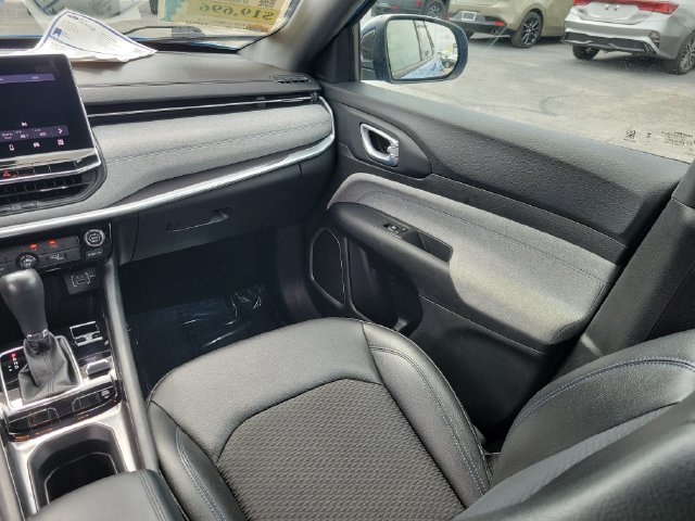 Used 2024 Jeep Compass Latitude AWD/4WD image 13