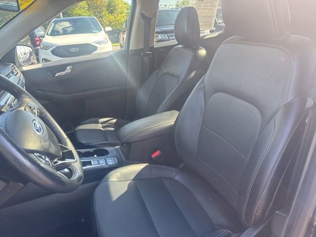 Certified 2020 Ford Escape Titanium w/ Titanium Premium Package 2.0 AWD/4WD image 18