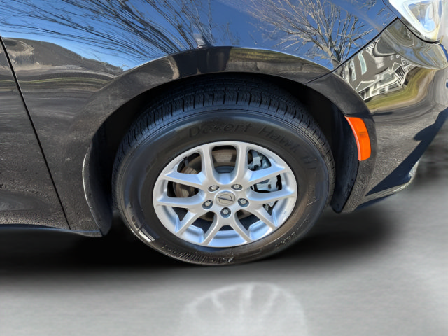 Used 2024 Chrysler Pacifica Touring-L FWD image 31