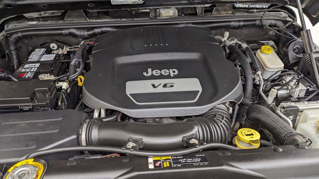 Used 2017 Jeep Wrangler Unlimited Willys image 39