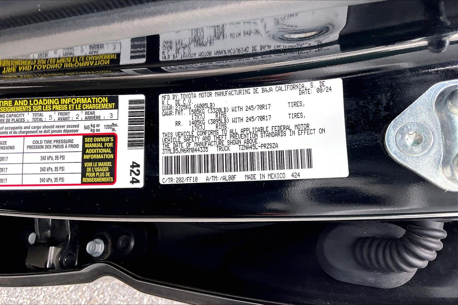 Used 2024 Toyota Tacoma SR5 AWD/4WD image 32