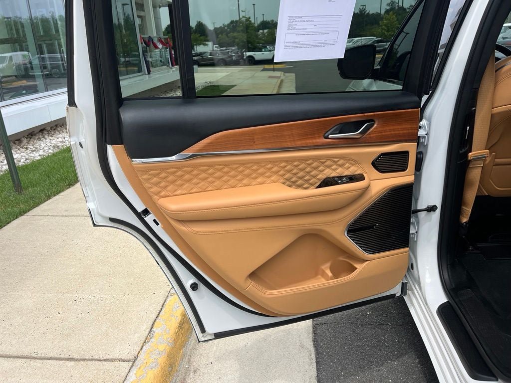 Used 2023 Jeep Grand Cherokee L Summit AWD/4WD image 20