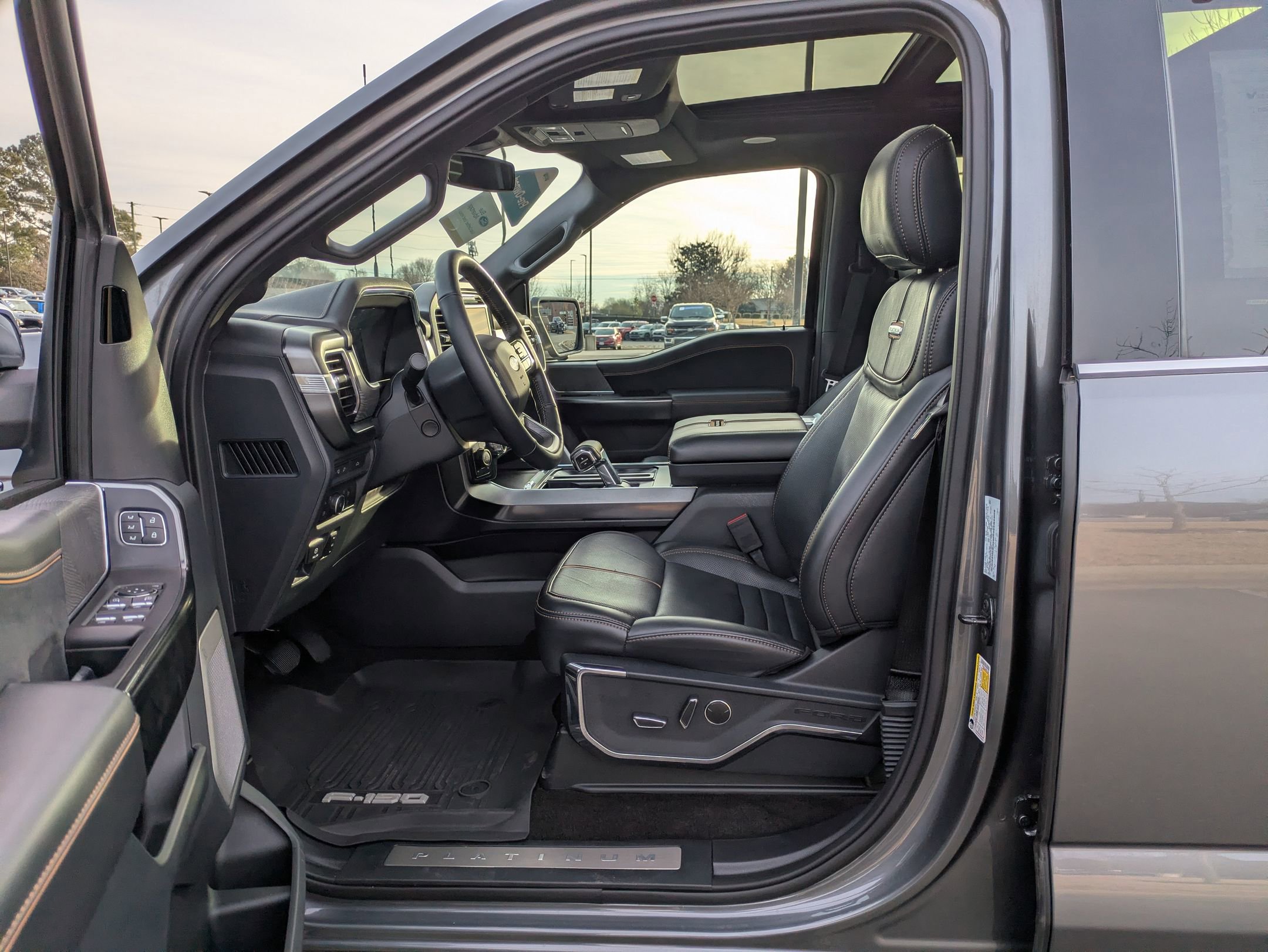 Certified 2022 Ford F150 Platinum w/ Equipment Group 701A High image 13