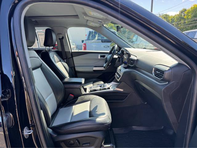 Certified 2023 Ford Explorer XLT w/ Equipment Group 202A AWD/4WD image 14