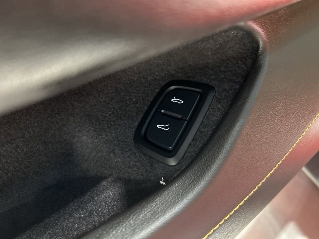 Used 2021 Chevrolet Corvette Stingray w/ Engine Appearance Package image 13