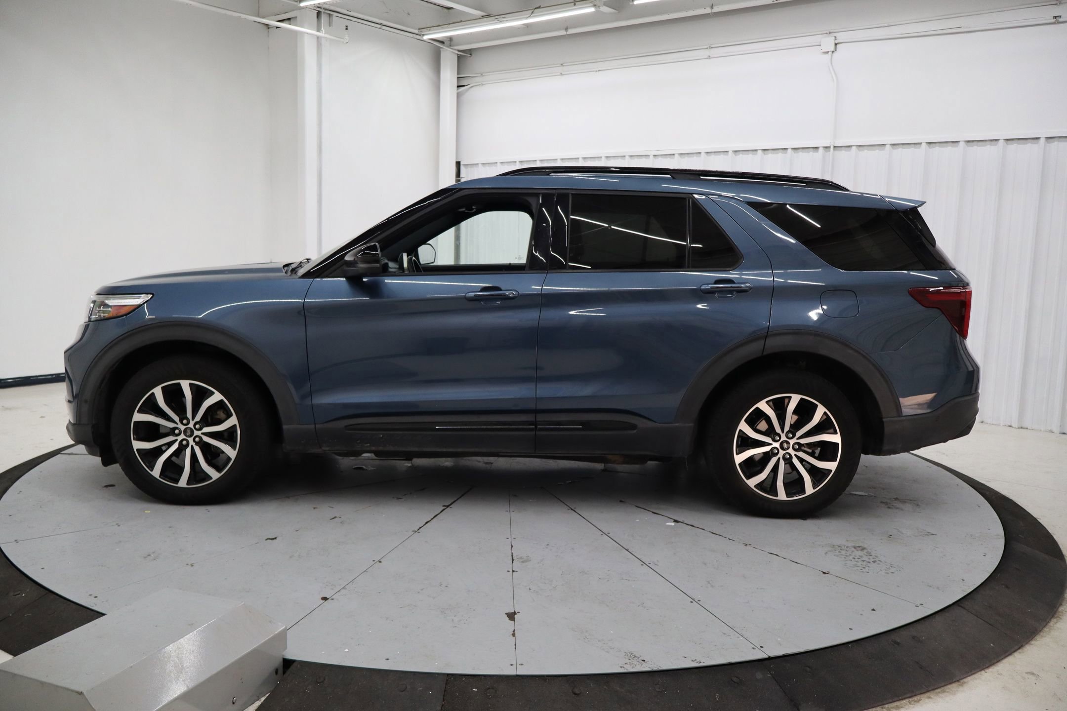 Certified 2020 Ford Explorer ST w/ Premium Technology Package image 4