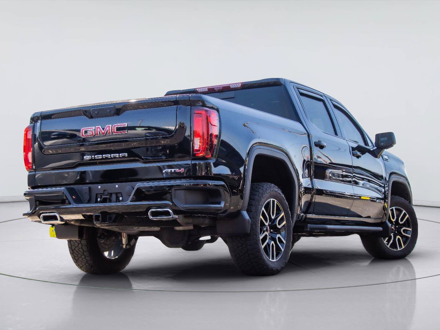 Used 2025 GMC Sierra 1500 AT4 w/ AT4 Premium Package AWD/4WD image 4