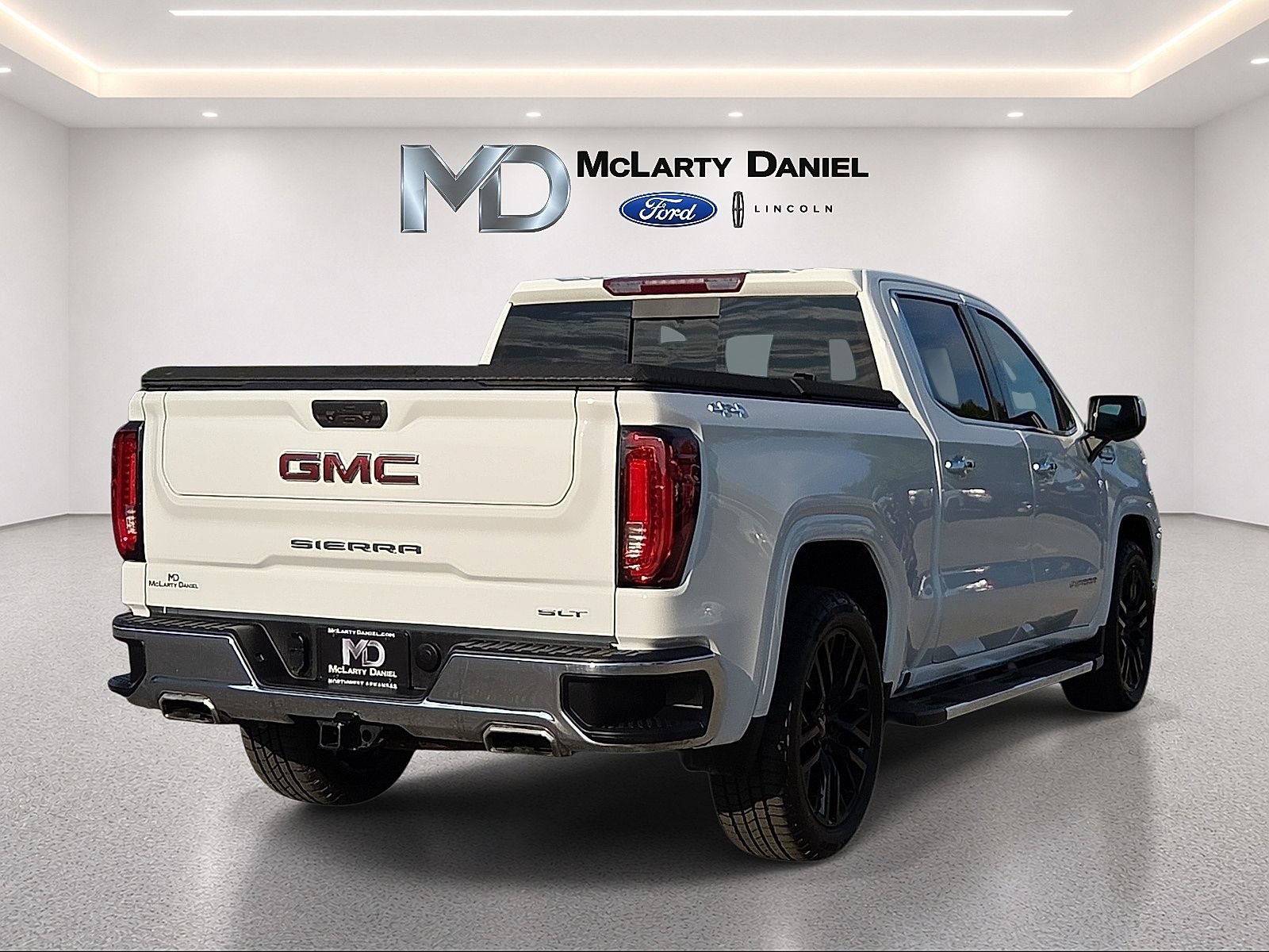Used 2024 GMC Sierra 1500 SLT w/ SLT Premium Package AWD/4WD image 5