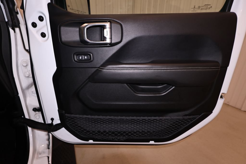 Used 2019 Jeep Wrangler Unlimited Sahara w/ Uconnect 4C Nav & Sound Group AWD/4WD image 17