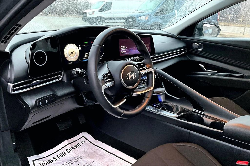 Used 2025 Hyundai Elantra SEL FWD image 13