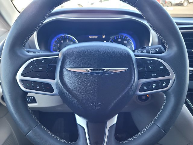 Used 2024 Chrysler Pacifica Touring-L FWD image 25