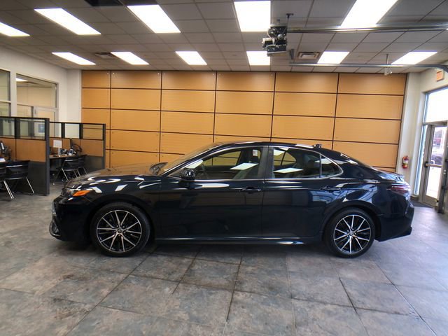 Used 2021 Toyota Camry SE AWD/4WD image 2
