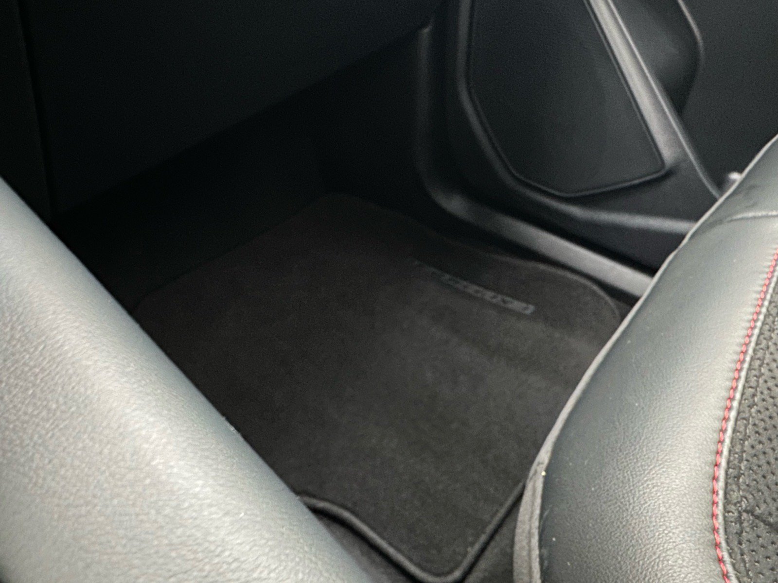 Certified 2025 Ford Explorer ST RWD image 34