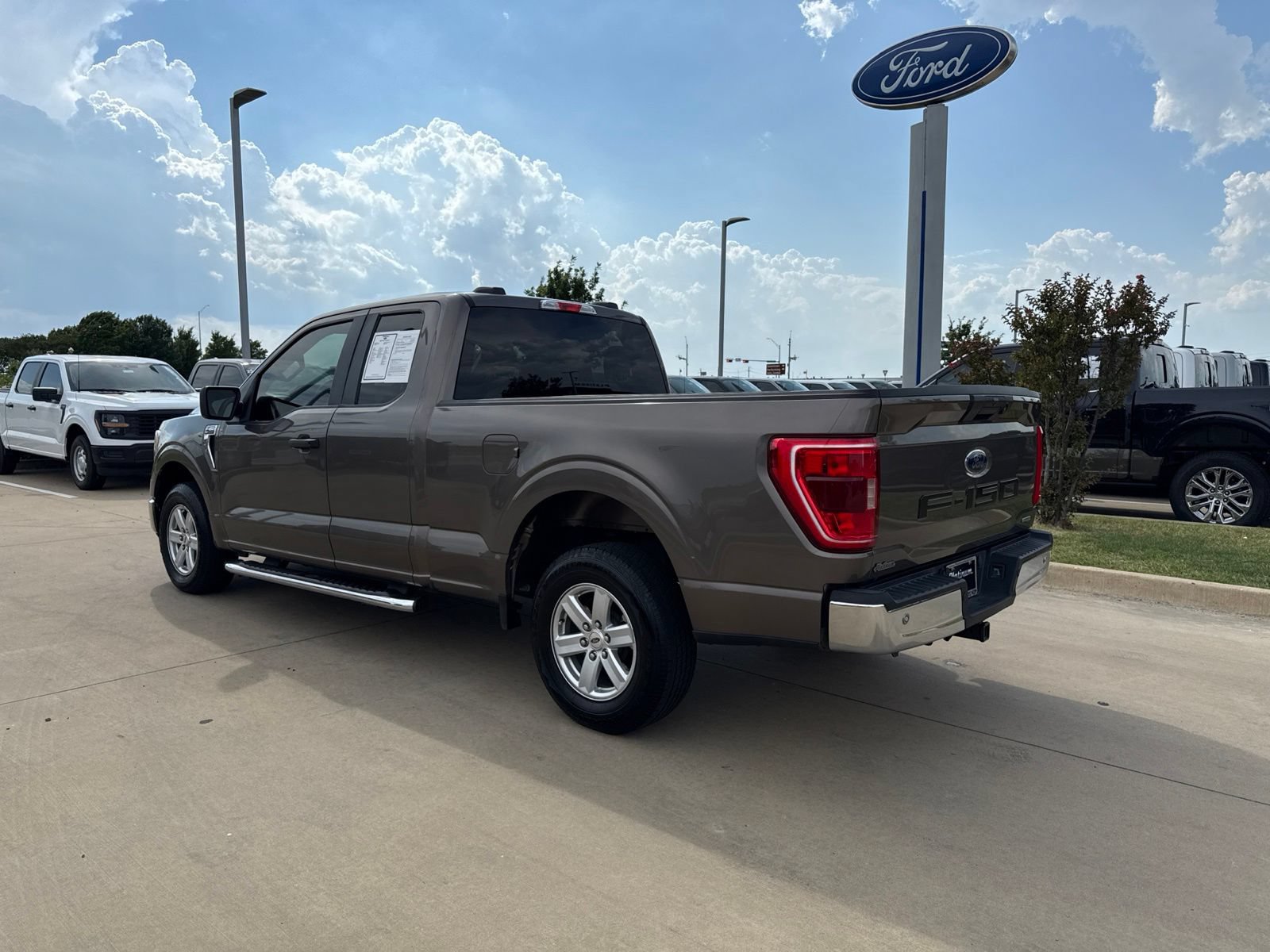 Certified 2022 Ford F150 XLT w/ Trailer Tow Package RWD image 3