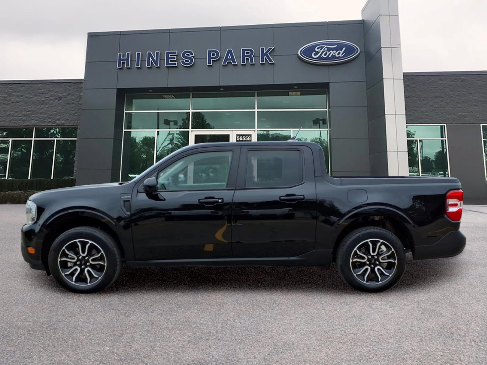 Certified 2024 Ford Maverick Lariat w/ 4K Tow Package AWD/4WD image 4