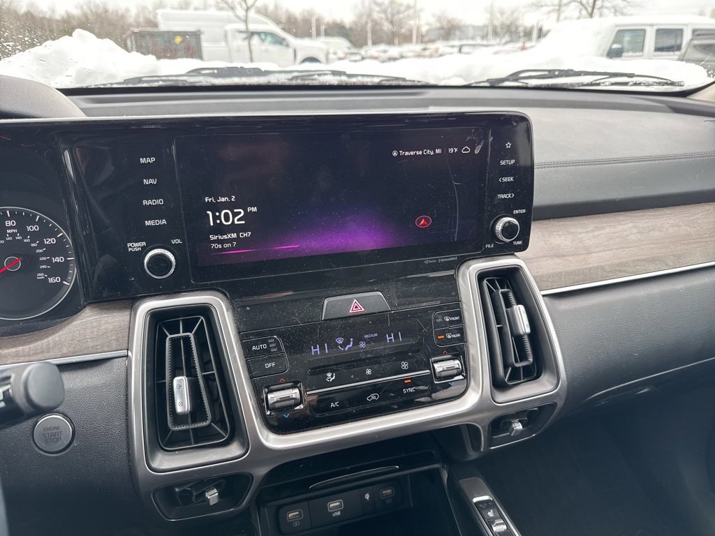 Used 2023 Kia Sorento S w/ Panoramic Sunroof Package image 9