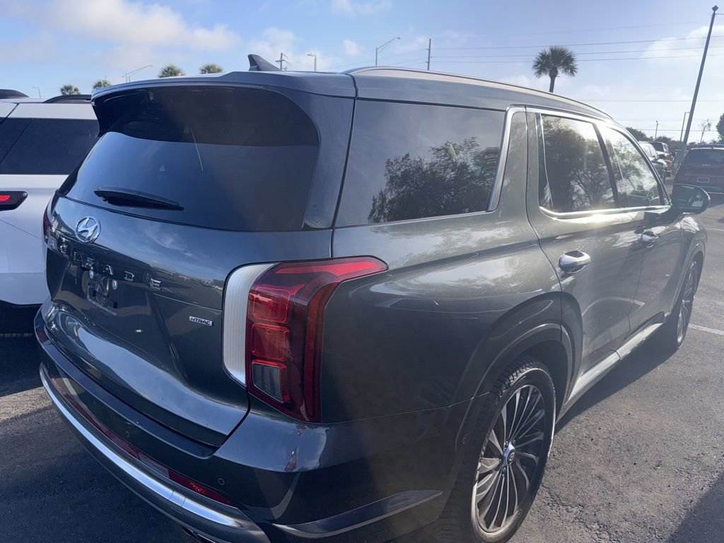 Used 2023 Hyundai Palisade Calligraphy image 3