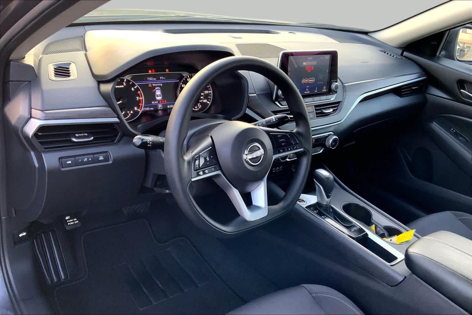 Used 2025 Nissan Altima 2.5 SV FWD image 16