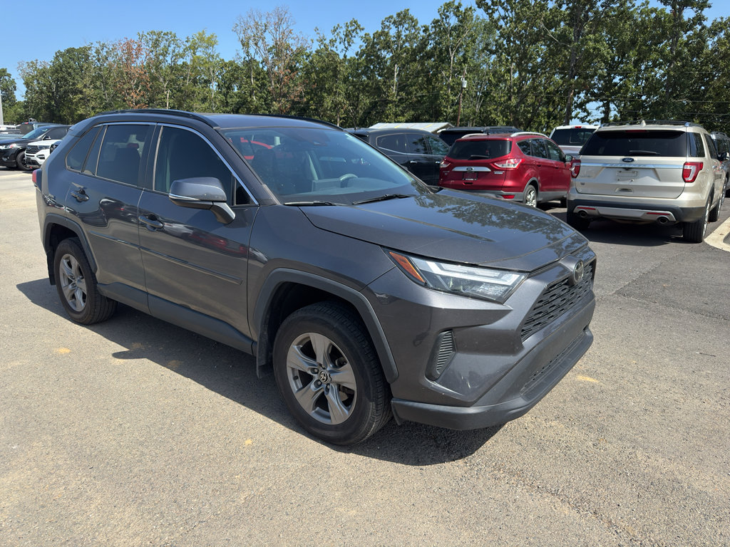 Used 2022 Toyota RAV4 XLE w/ Convenience Package FWD image 3