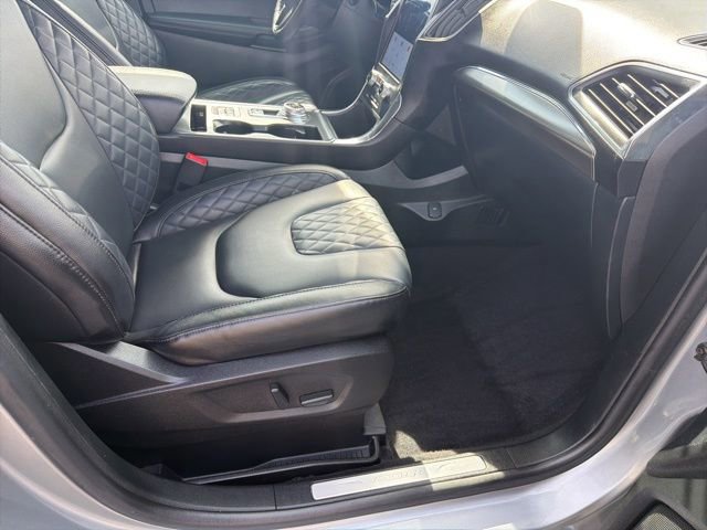 Certified 2024 Ford Edge Titanium image 37