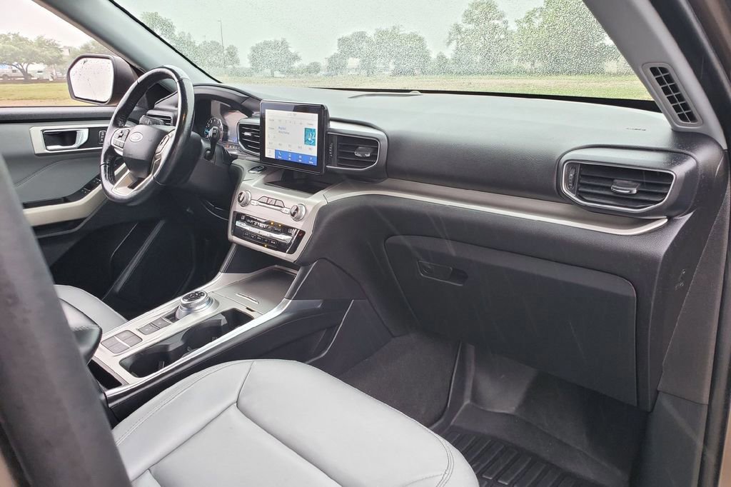 Certified 2021 Ford Explorer XLT w/ Equipment Group 202A RWD image 21