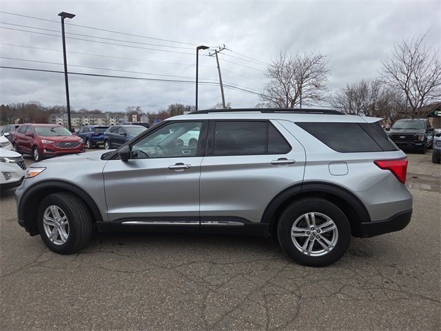 Certified 2022 Ford Explorer XLT w/ Equipment Group 202A image 11