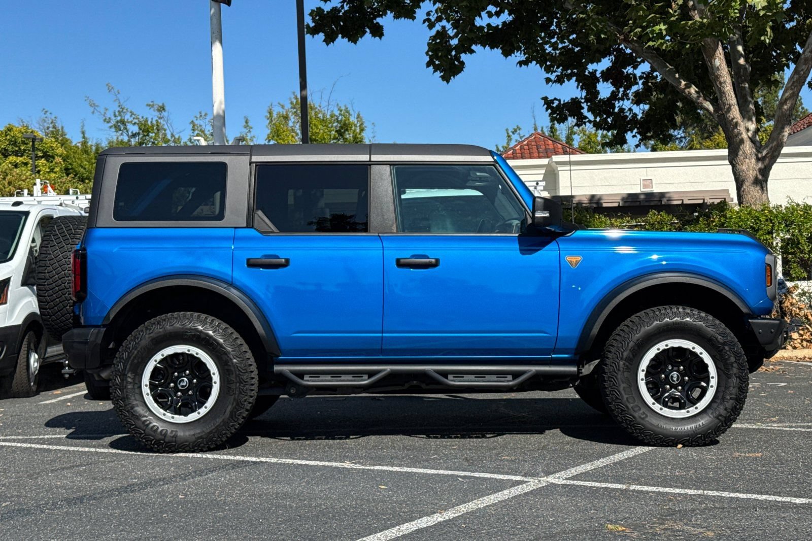 Certified 2023 Ford Bronco Badlands AWD/4WD image 3