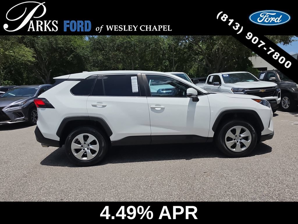Used 2022 Toyota RAV4 LE FWD image 4