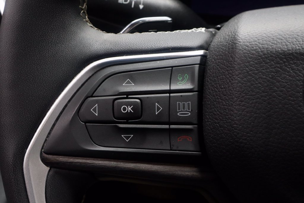 Used 2024 Jeep Grand Cherokee Limited AWD/4WD image 28