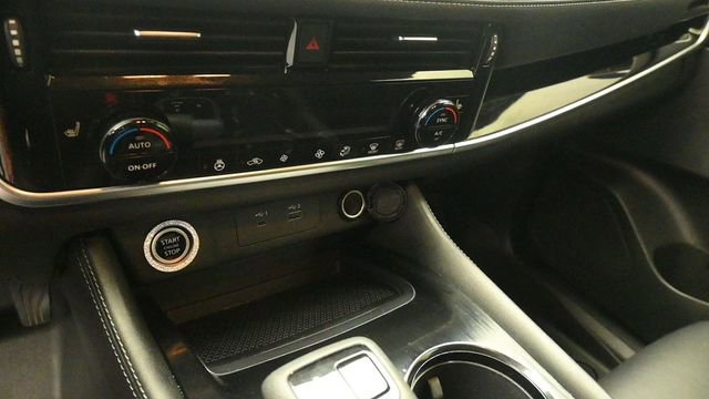 Used 2023 Nissan Rogue SL AWD/4WD image 17