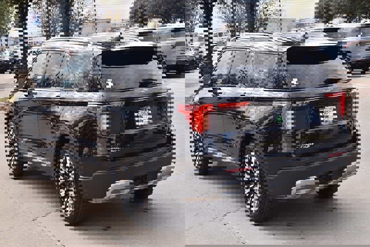 Certified 2025 Ford Explorer Platinum w/ LUX Leather Package image 10