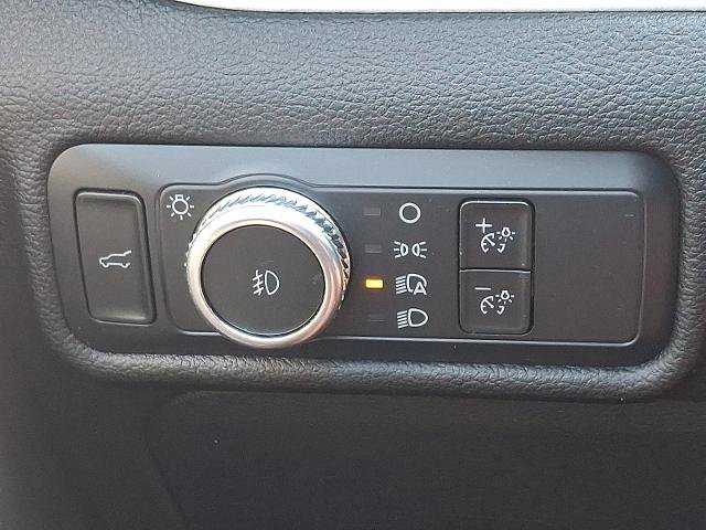 Certified 2022 Ford Explorer XLT w/ Equipment Group 202A image 25