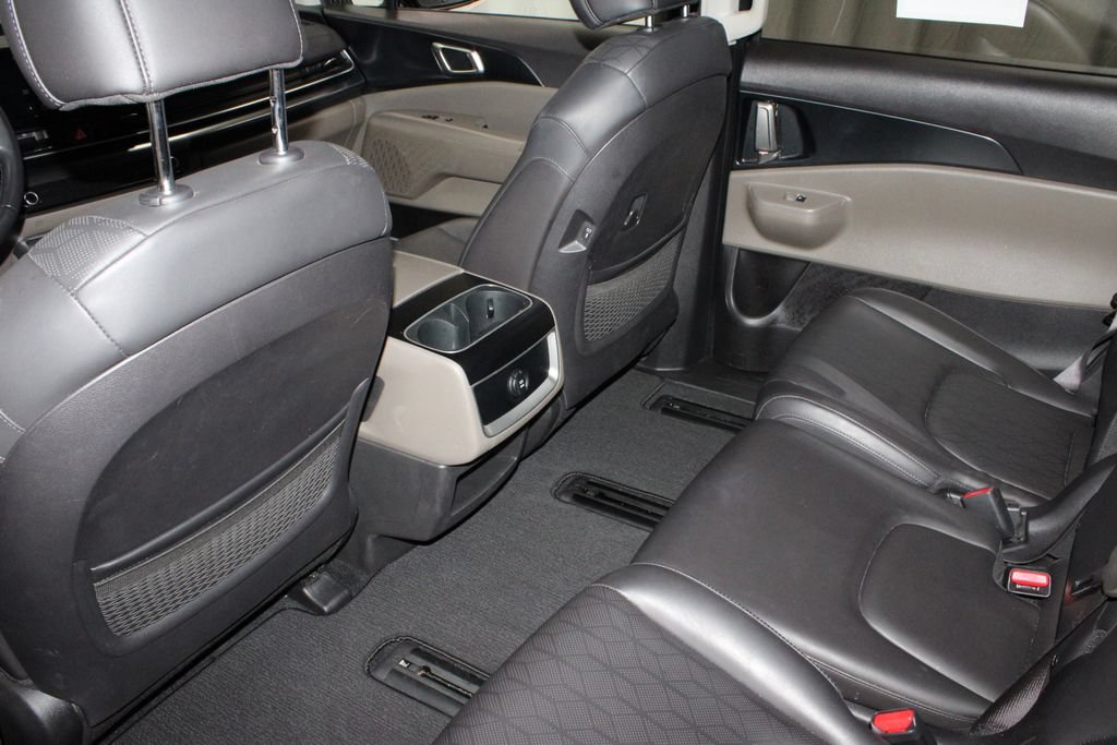 Used 2025 Kia Carnival FWD image 22