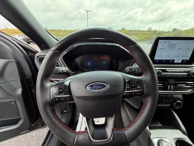 Certified 2025 Ford Escape ST-Line Select AWD/4WD image 34