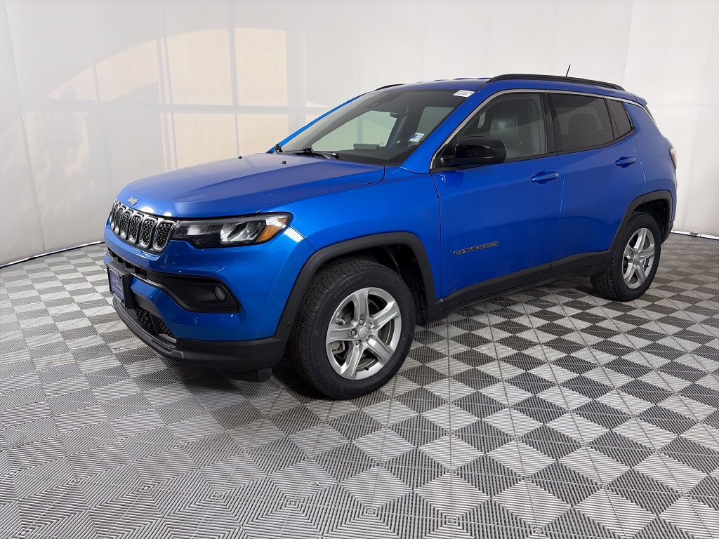 Used 2024 Jeep Compass Latitude AWD/4WD image 3