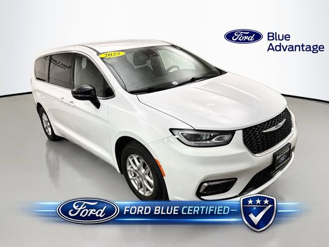 Used 2025 Chrysler Pacifica Select