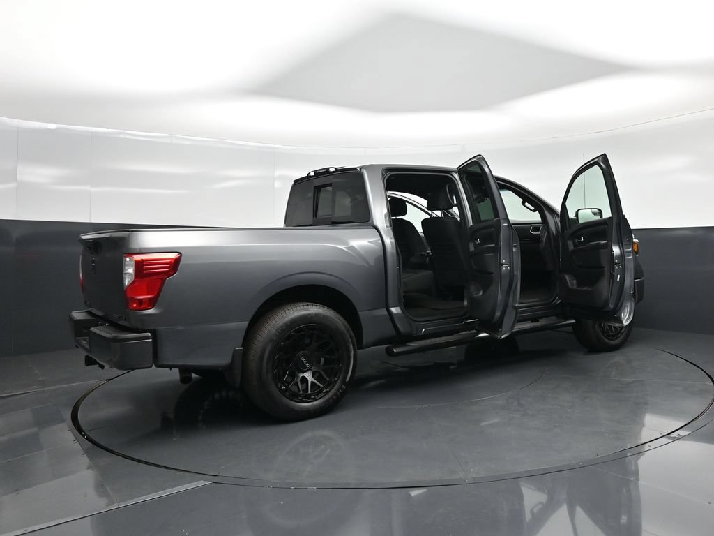 Used 2019 Nissan Titan SV w/ SV Convenience Package RWD image 6