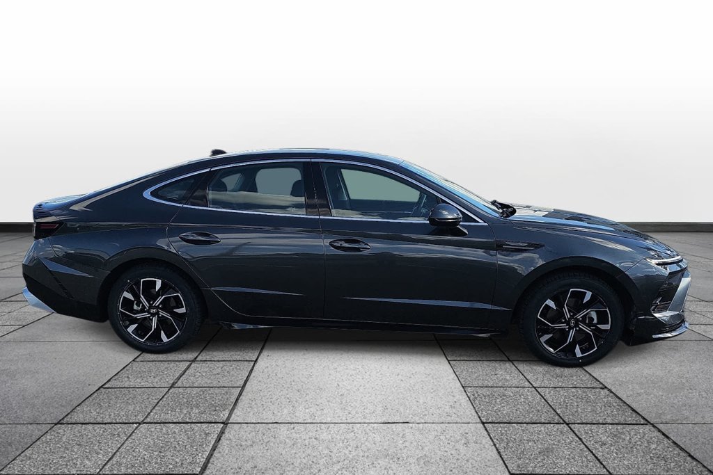 Used 2025 Hyundai Sonata SEL FWD image 4