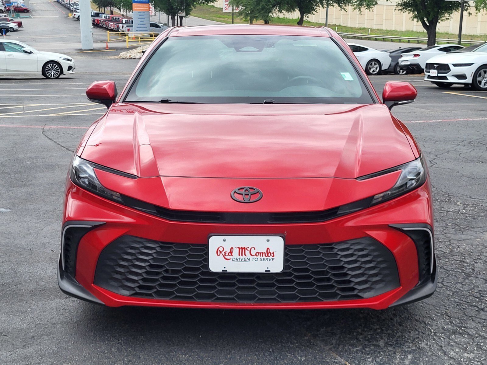 Used 2025 Toyota Camry SE w/ Convenience Package image 8